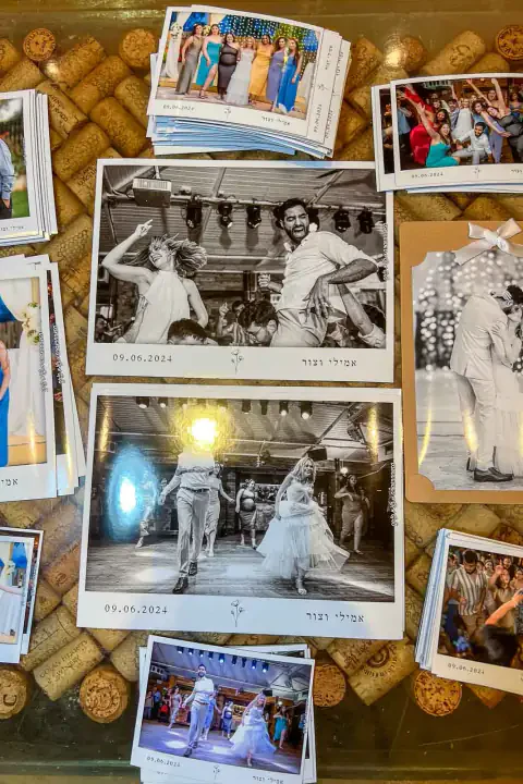 אורחים בחתונה עם מגנטים