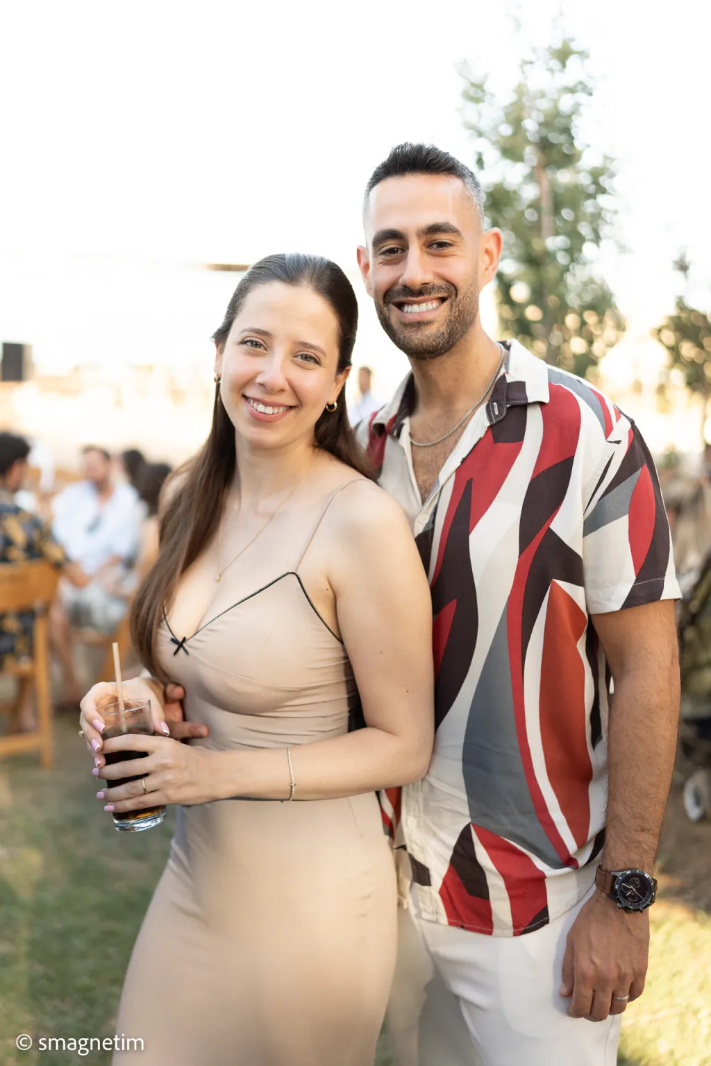 מגנטים לאירוע קטן – קבוצת חברים מצטלמת יחד