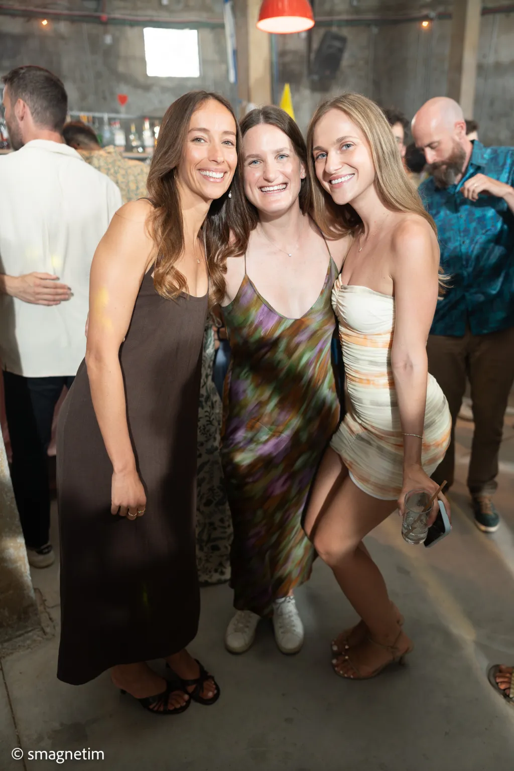 הדפסת מגנט לאורחים – פורטרט קבוצתי בחתונה