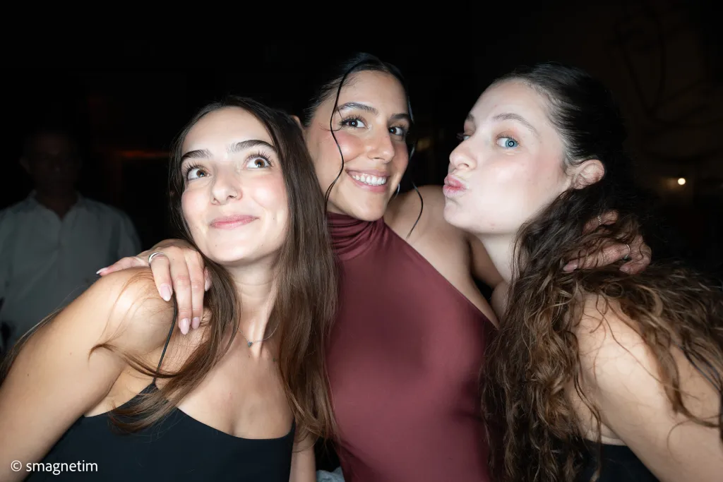מגנטים לאירוע קטן – אווירת חגיגה עם האורחים באולם